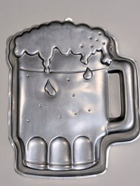 Wilton Silver Aluminum Beer Mug Cake Pan